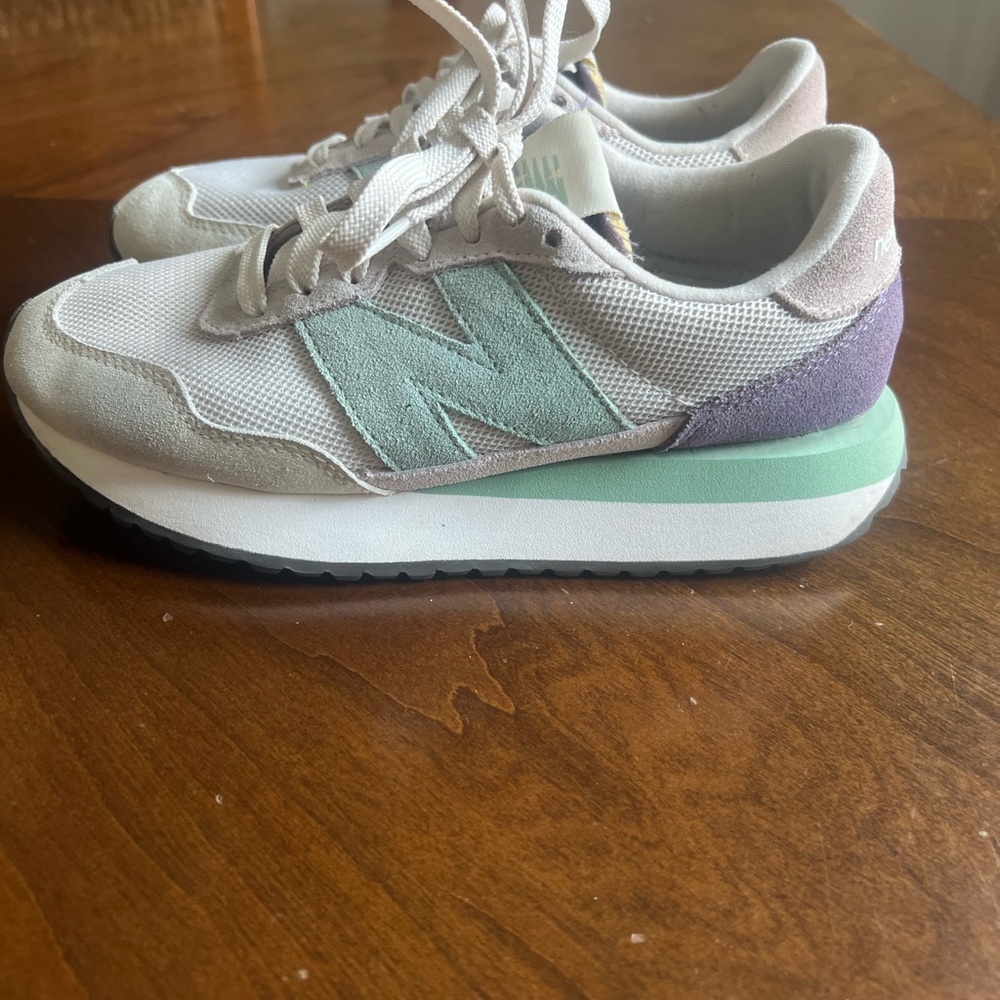 New Balance 237
